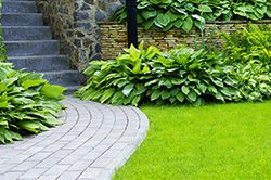 Мощение дорожек и площадок с использованием природного камня   в Саратове