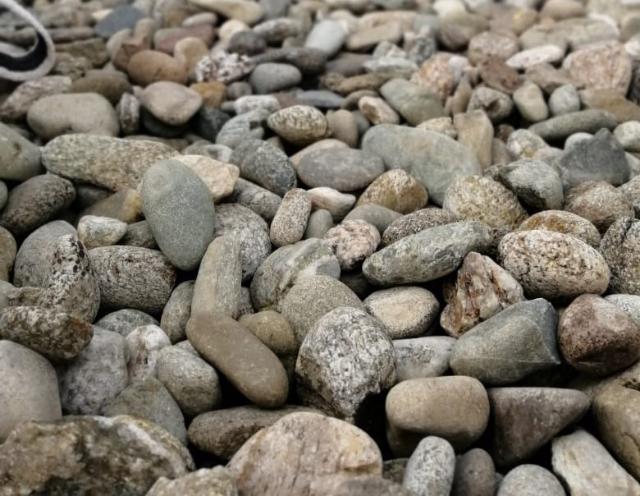 Галька речная пестрая (20-40 мм.)  купить в Саратове от производителя, без посредников