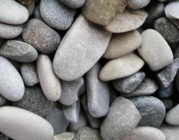 Где заказать гальку и каменную крошку с доставкой?  в Саратове