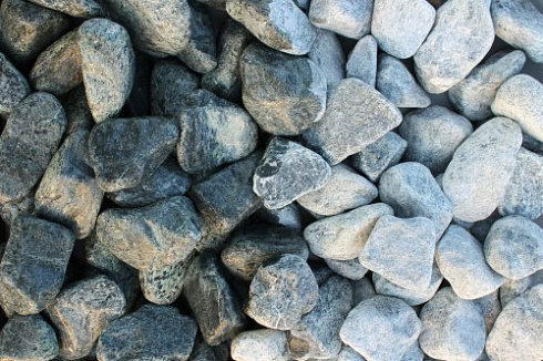 Kamenclub.ru: Щебень галтованный зеленый (змеевик) фр. 50-100 мм.  купить в Саратове галтовка мраморная зеленый, салатовый мрамор 12 500 руб/т   фото КАМЕНЬ КЛУБ