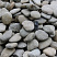 Kamenclub.ru: Галька речная плоская (серо-белая) фр. 70-120 мм. купить  в Саратове галька галечник речной серый, белый окатанная плоская  природная галька 9000 руб/т   фото КАМЕНЬ КЛУБ