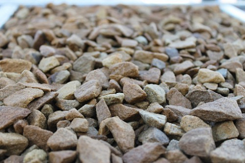 Kamenclub.ru: Щебень крошка желтый (песчаник) фр. 20-40 мм.  купить в Саратове песчаник бежевый рыжий каменная крошка песчаника 9500 руб/т   фото КАМЕНЬ КЛУБ