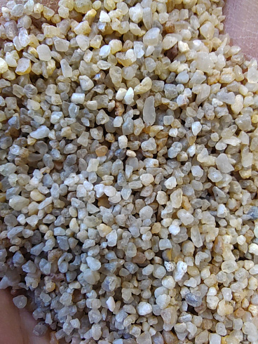 Кварцевый песок для водоподготовки фр. 1,6-3 мм.  купить в Саратове фото Камень Клуб