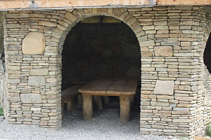 Kamenclub.ru: Песчаник для строительства и кладки блочный (фр 100-200 мм)  купить в Саратове песчаник бежевый серый рыжий валун мелкий для строительства песчаник 6500 руб/т   фото КАМЕНЬ КЛУБ