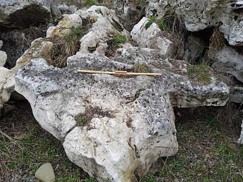 Kamenclub.ru: Выветренный известняк (степной) фр. 500-1500 мм.  купить в Саратове    10000 руб/т   фото КАМЕНЬ КЛУБ