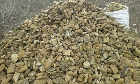 Kamenclub.ru: Песчаник для строительства и кладки блочный (фр 100-200 мм)  купить в Саратове песчаник бежевый серый рыжий валун мелкий для строительства песчаник 6500 руб/т   фото КАМЕНЬ КЛУБ