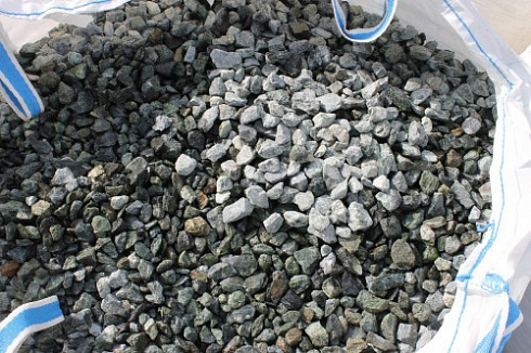 Kamenclub.ru: Щебень крошка зеленый (змеевик) фр. 20-40 мм.  купить в Саратове мрамор зеленый, салатовый ландшафтная мраморная крошка 8500 руб/т   фото КАМЕНЬ КЛУБ