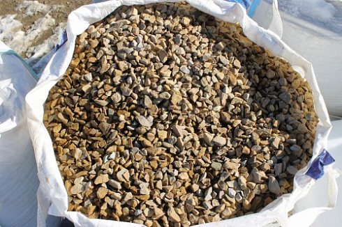 Kamenclub.ru: Щебень крошка желтый (песчаник) фр. 20-40 мм.  купить в Саратове песчаник бежевый рыжий каменная крошка песчаника 9500 руб/т   фото КАМЕНЬ КЛУБ