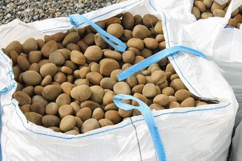 Kamenclub.ru: Песчаник ядра, фр. 100-300 мм  купить в Саратове песчаник бежевый серый рыжий речная галька 5 000 руб/т   фото КАМЕНЬ КЛУБ