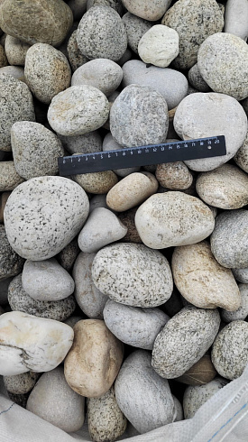 Kamenclub.ru: Галька речная окат (серо-белая) фр. 70-120 мм купить  в Саратове галька галечник бело-серая, серо-белая, серая, белая речная природная галька  8000 руб/т   фото КАМЕНЬ КЛУБ