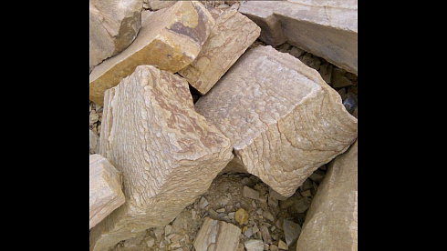 Kamenclub.ru: Песчаник пластушка желтый с рисунком (4-6 см)  купить в Саратове плитняк пластушка желтый с рисунком песчаник 9 000 руб/м3   фото КАМЕНЬ КЛУБ