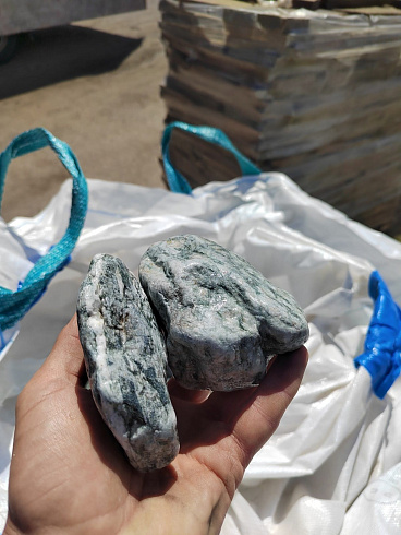 фото Галтованный жадеит (фр. 70-100 мм)  купить в Саратове в интернет-портале КАМЕНЬ КЛУБ