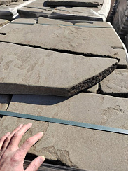 Kamenclub.ru: Песчаник пластушка галтованная серо-зеленая (3,0 см)  купить в Саратове песчаник серо-зеленый песчаник 18000 руб/м3   фото КАМЕНЬ КЛУБ