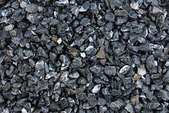 Kamenclub.ru: Щебень крошка черный (мрамор) фр. 3-5 мм.  купить в Саратове мрамор черный белый с прожилками щебень мраморный декоративный колотый 18000 руб/т   фото КАМЕНЬ КЛУБ