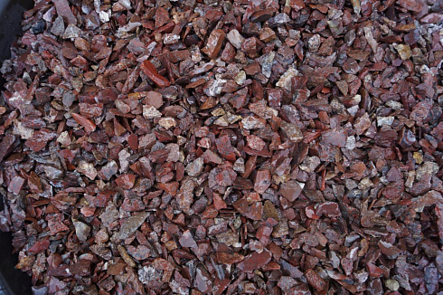Kamenclub.ru: Щебень крошка красный (ЯШМА) фр. 20-40 мм.  купить в Саратове яшма красный, бордовый декоративный ландшафтный щебень 9000 руб/т   фото КАМЕНЬ КЛУБ