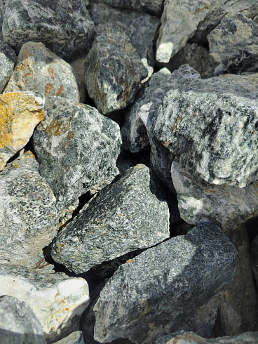 фото Галтованный жадеит (фр. 70-100 мм)  купить в Саратове в интернет-портале КАМЕНЬ КЛУБ