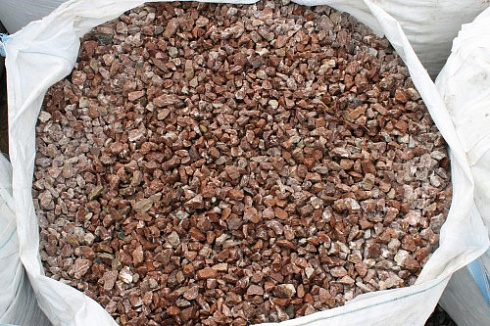 Kamenclub.ru: Мраморная крошка (щебень крошка розовый) фр. 20-40 мм.  купить в Саратове мрамор розовый, красный мраморная крошка декоративная 11000 руб/т   фото КАМЕНЬ КЛУБ