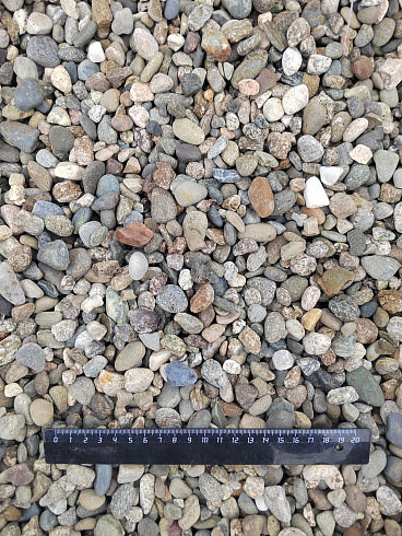 Kamenclub.ru: Галька речная окат (серая) фр.10-20 мм купить  в Саратове галька речная серая, серый, темно-серый, светло-серый, коричневый ландшафтная декоративная речная окатанная округлая галька 5000 руб/т   фото КАМЕНЬ КЛУБ