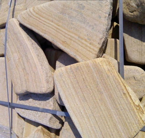 Kamenclub.ru: Песчаник пластушка галтованный желтый с рисунком (3 см)  купить в Саратове плитняк - пластушка желтый песчаник 21000 руб/м3   фото КАМЕНЬ КЛУБ