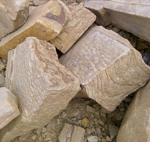 Kamenclub.ru: Песчаник пластушка желтый с рисунком (7-15 см)  купить в Саратове плитняк - пластушка - бут желтый песчаник 10200 руб/м3   фото КАМЕНЬ КЛУБ