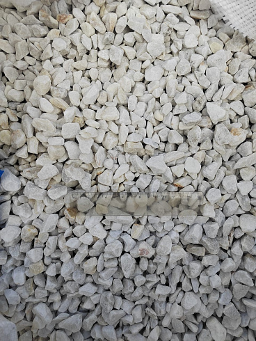 Kamenclub.ru: Мраморная крошка, щебень, цвет-белый, фр. 10-20 мм.  купить в Саратове мрамор белый, молочный айвори каменная ландшафтная декоративная крошка шебня 12000 руб/т   фото КАМЕНЬ КЛУБ