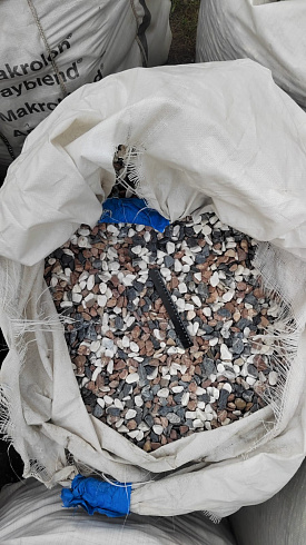 Kamenclub.ru: Мраморная крошка (щебень галтованный микс:белый-зеленый-розовый) фр.20-40 мм.  купить в Саратове мрамор белый, зеленый, розовый мрамор декоративный (галтовка) 15500 руб/т   фото КАМЕНЬ КЛУБ