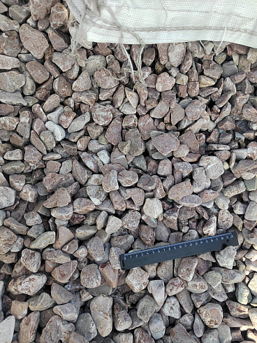 Kamenclub.ru: Мраморная крошка (щебень галтованный розовый) фр.20-40 мм.  купить в Саратове мрамор розовый, красный оголтованный округлый щебень  15000 руб/т   фото КАМЕНЬ КЛУБ