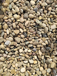 Kamenclub.ru: Галька речная окат рыжая фр. 20-40 мм. купить  в Саратове галька речная окатанная рыжая желтая серая округлая речная галька 5000 руб/т   фото КАМЕНЬ КЛУБ