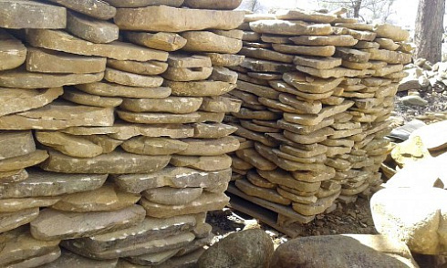 Kamenclub.ru: Песчаник колотый для облицовки (фр. 2-3 см)  купить в Саратове песчаник бежевый серый рыжий песчаник строительный 5000 руб/т   фото КАМЕНЬ КЛУБ