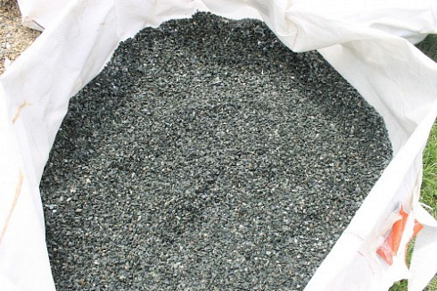 Kamenclub.ru: Щебень крошка зеленый (змеевик) фр. 5-10 мм  купить в Саратове змеевик зеленый, салатовый ландшафтный декоративный щебень крошка 7 200 руб/т   фото КАМЕНЬ КЛУБ