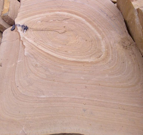 Kamenclub.ru: Форматный камень (плаха) пошаговая дорожка от 70-150 см (4 -12 см)  купить в Саратове плитняк  форматный плаха желтый песчаник 9 000 руб/т   фото КАМЕНЬ КЛУБ