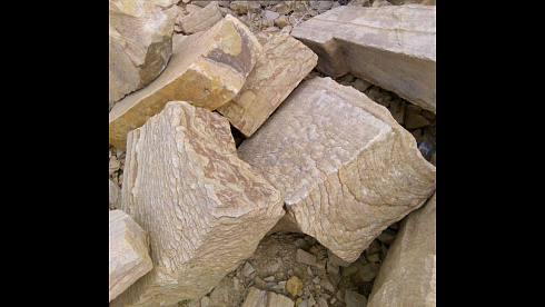 Kamenclub.ru: Песчаник пластушка желтый с рисунком (4-6 см)  купить в Саратове плитняк пластушка желтый с рисунком песчаник 9 000 руб/м3   фото КАМЕНЬ КЛУБ