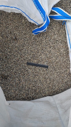 Kamenclub.ru: Галька речная окат (серая) фр.3-5 мм купить  в Саратове галька речная серая бежевый темно-серый окатанный речной камень округлый 9500 руб/т   фото КАМЕНЬ КЛУБ