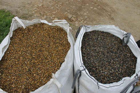 Kamenclub.ru: Галька окат (серо-желтая) фр.10-20 мм. купить  в Саратове галька серо-желтая, рыжая, серый речная окатанная округлая галька 5000 руб/т   фото КАМЕНЬ КЛУБ