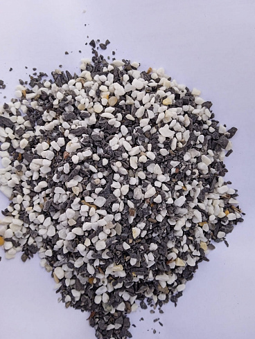 Kamenclub.ru: Мраморная крошка (щебень крошка микс : белый-черный-розовый) фр. 5-10 мм.  купить в Саратове мрамор белый, черный, розовый, разноцветный микс декоративная мраморная каменная крошка 12000 руб/т   фото КАМЕНЬ КЛУБ