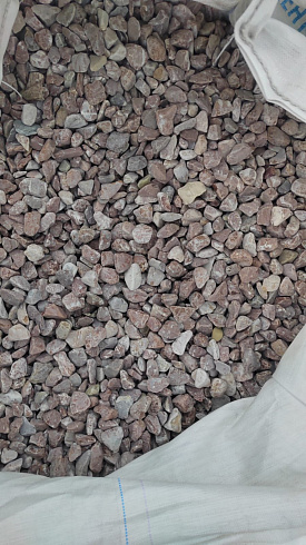 Kamenclub.ru: Мраморная крошка (щебень галтованный розовый) фр.20-40 мм.  купить в Саратове мрамор розовый, красный оголтованный округлый щебень  15000 руб/т   фото КАМЕНЬ КЛУБ