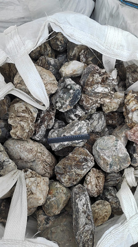 Kamenclub.ru: Кварцевый валунчик фр.100-300 мм.  купить в Саратове кварц белый, бежевый молочный рыжий крупный природный камень галечник 7850 руб/т   фото КАМЕНЬ КЛУБ