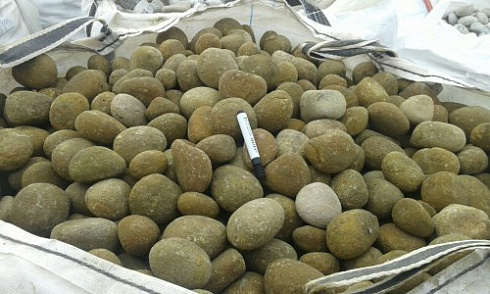 Kamenclub.ru: Песчаник ядра, фр. 100-300 мм  купить в Саратове песчаник бежевый серый рыжий речная галька 5 000 руб/т   фото КАМЕНЬ КЛУБ