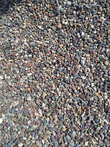 Kamenclub.ru: Галька речная окат цветная фр.5-10 мм. купить  в Саратове галька речная белый, серый, красноватый, синий, темно-серый речная окатанная галька декоративная 6800 руб/т   фото КАМЕНЬ КЛУБ