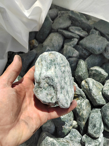 фото Галтованный жадеит (фр. 70-100 мм)  купить в Саратове в интернет-портале КАМЕНЬ КЛУБ