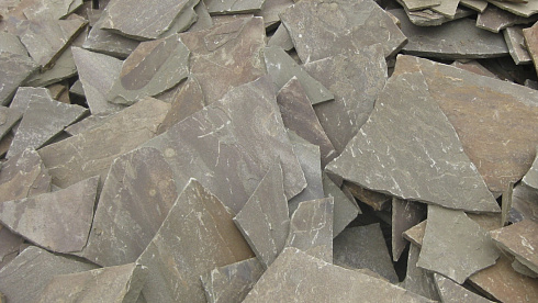 Kamenclub.ru: Песчаник пластушка серо-зеленый (3,0 см)  купить в Саратове песчаник серо-зеленый, серый, зеленый песчаник пластушка колотый рваный ландшафтный 10200 руб/м3   фото КАМЕНЬ КЛУБ