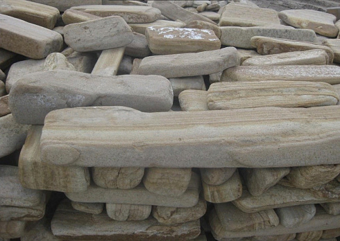 Kamenclub.ru: Песчаник пластушка галтованный желтый с рисунком (3 см)  купить в Саратове плитняк - пластушка желтый песчаник 21000 руб/м3   фото КАМЕНЬ КЛУБ