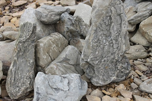 Kamenclub.ru: Песчаник декоративный ландшафтный (фр. 300-500 мм)  купить в Саратове песчаник желтый рыжий серый зеленый валун речной окатанный природный песчаника 4 500 руб/т   фото КАМЕНЬ КЛУБ