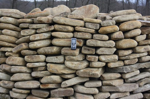 Kamenclub.ru: Песчаник для мощения дорожек, площадок, парковок ( фр 5-10 см)  купить в Саратове песчаник  серый желтый коричневый рыжий песчаник оголтованный окатанный 6500 руб/т   фото КАМЕНЬ КЛУБ