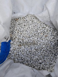 Kamenclub.ru: Мраморная крошка, щебень, цвет-белый, фр. 10-20 мм.  купить в Саратове мрамор белый, молочный айвори каменная ландшафтная декоративная крошка шебня 12000 руб/т   фото КАМЕНЬ КЛУБ