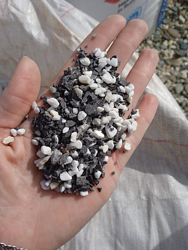 Kamenclub.ru: Мраморная крошка (щебень крошка микс: белый-зеленый-розовый) фр. 3-5 мм.  купить в Саратове мрамор белый, зеленый, розовый мраморная декоративная крошка каменная 12000 руб/т   фото КАМЕНЬ КЛУБ