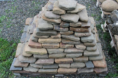 Kamenclub.ru: Песчаник галтованный для облицовки (фр. 2-5 см)  купить в Саратове песчник рыжий желтый серый песчаник окатанный речной 6 000 руб/т   фото КАМЕНЬ КЛУБ