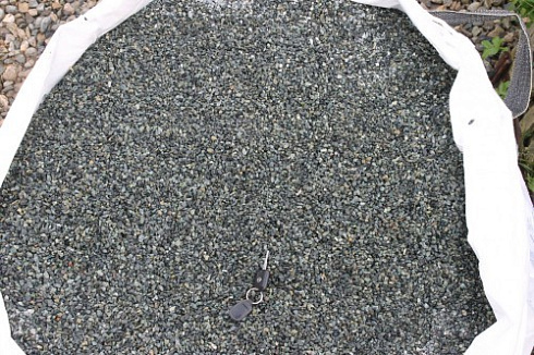 Kamenclub.ru: Щебень крошка зеленый (змеевик) фр. 5-10 мм  купить в Саратове змеевик зеленый, салатовый ландшафтный декоративный щебень крошка 7 200 руб/т   фото КАМЕНЬ КЛУБ