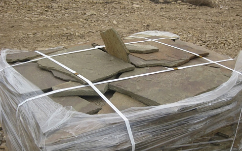 Kamenclub.ru: Песчаник пластушка серо-зеленый (1,5 см)  купить в Саратове плитняк - пластушка серо-зеленый, серый, зеленый пластушка рваная ландшафтная колотая 10200 руб/м3   фото КАМЕНЬ КЛУБ