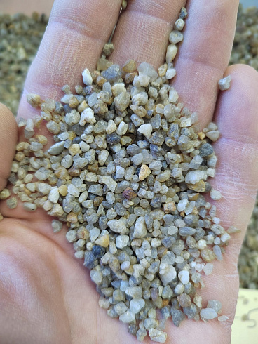 Кварцевый песок для площадок фр. 2-5 мм.  купить в Саратове фото Камень Клуб